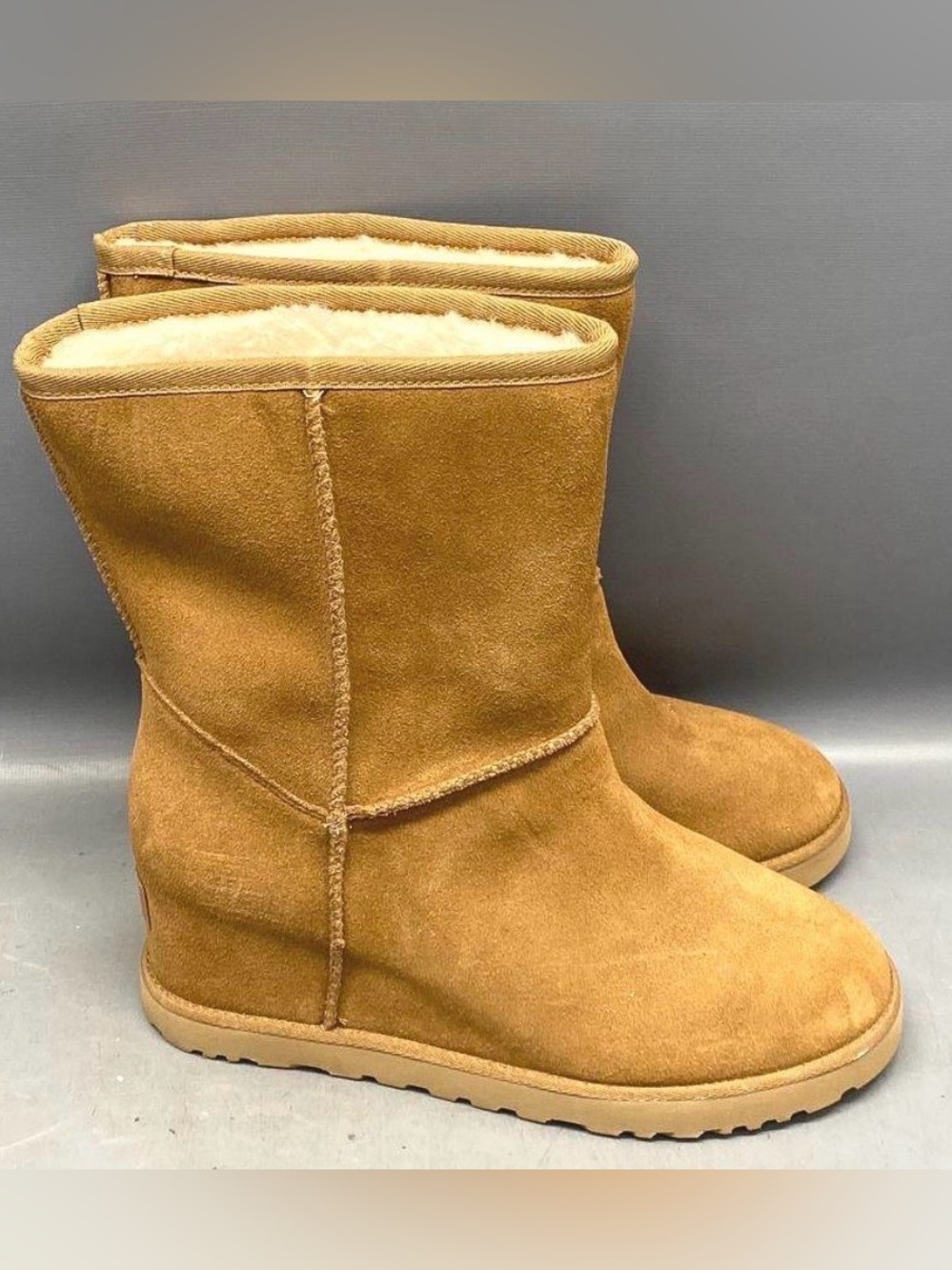 UGG Classic Femme Short Boot HARD TO FIND